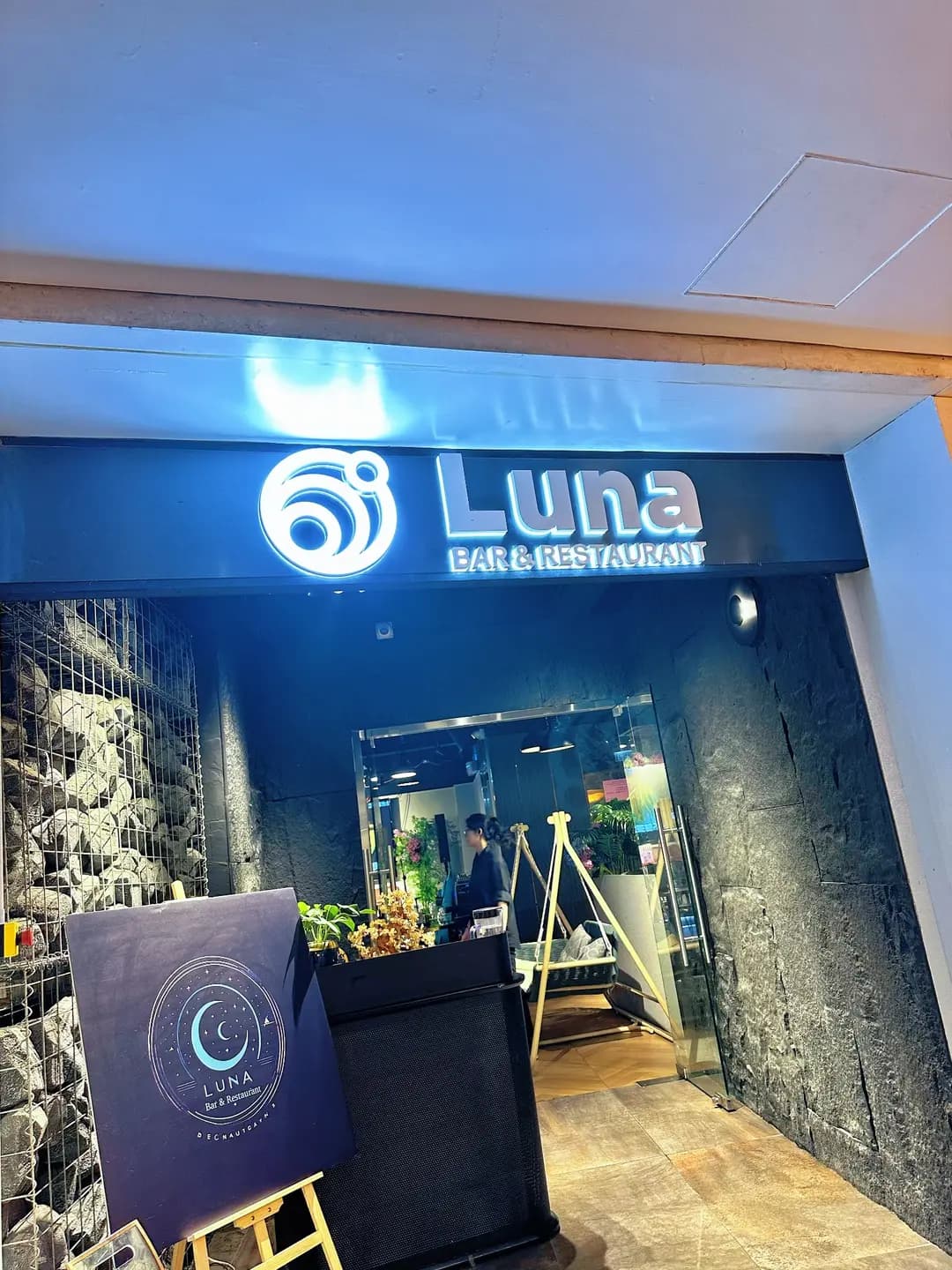 Luna Bar & Restaurant photo 8