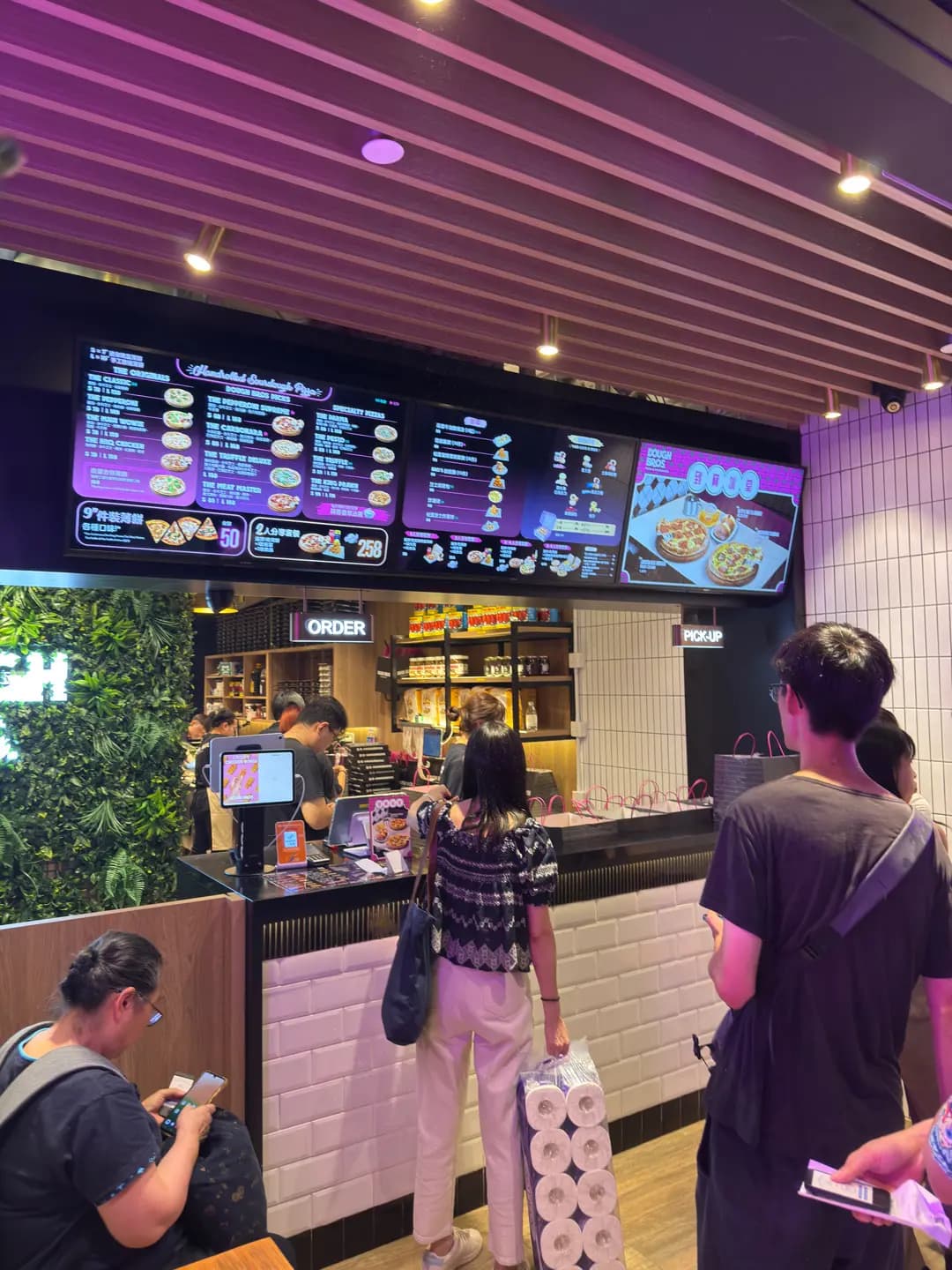 Dough Bros Pizza & Doughnuts (帝庭軒購物商場) photo 2
