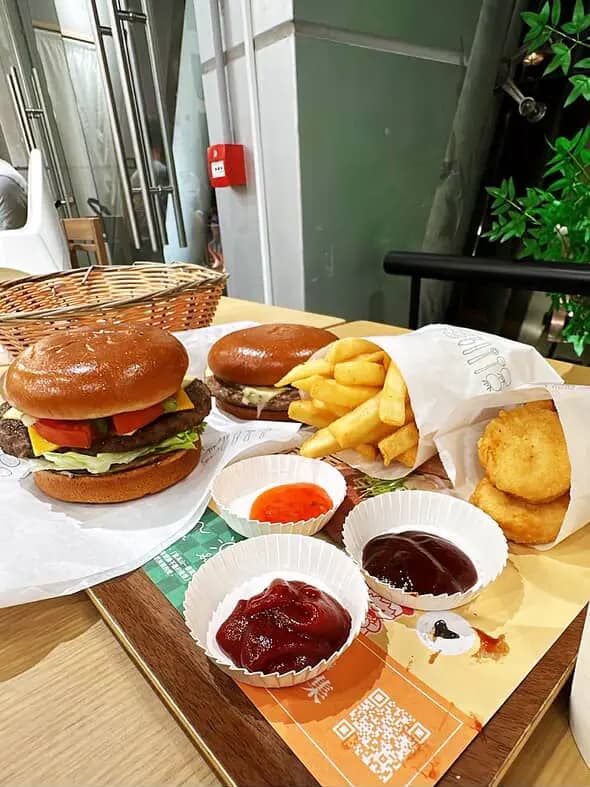 MOS Burger (+WOO嘉湖二期) photo 1