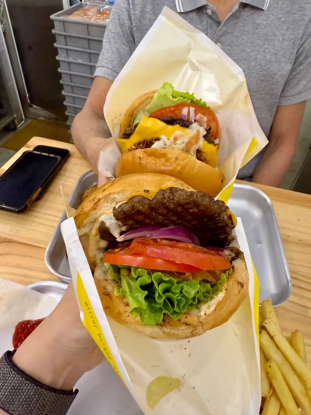 MIRROR BURGER (皇后大道西) photo 5