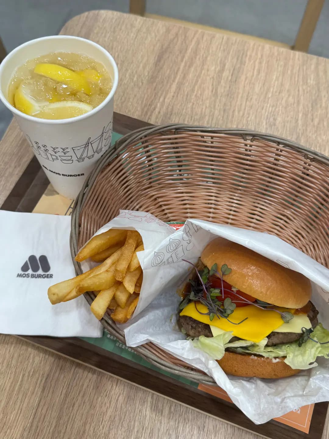 MOS Burger (+WOO嘉湖二期) photo 5