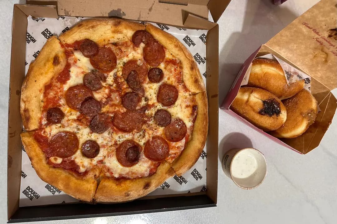 Dough Bros Pizza & Doughnuts (Wetland Seasons Bay) photo 4