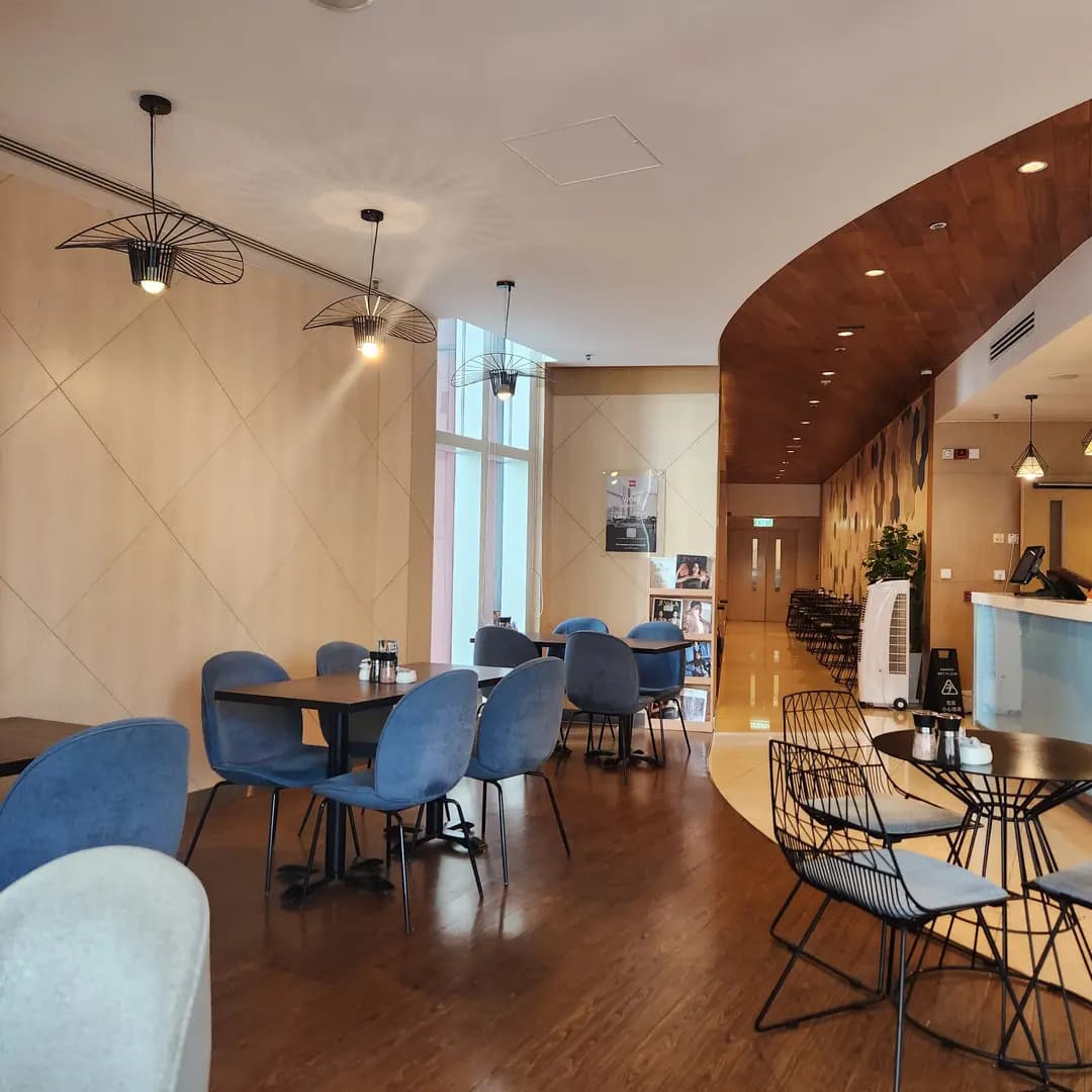 LE BAR (宜必思香港中上環酒店) photo 6