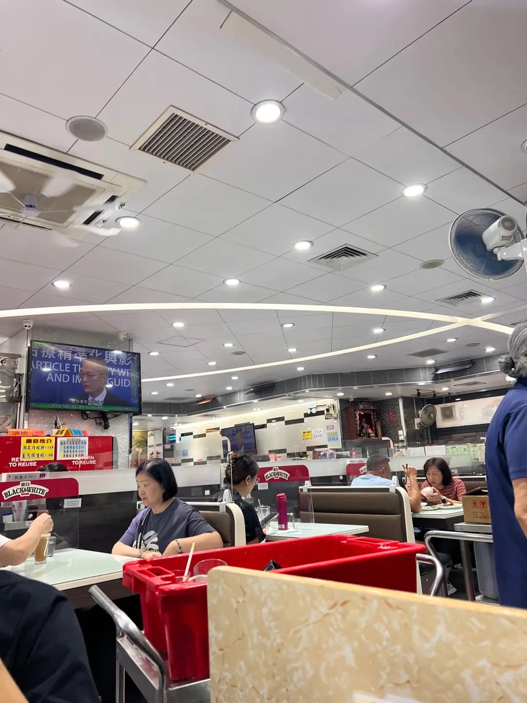 新匯江美食中心 photo 3