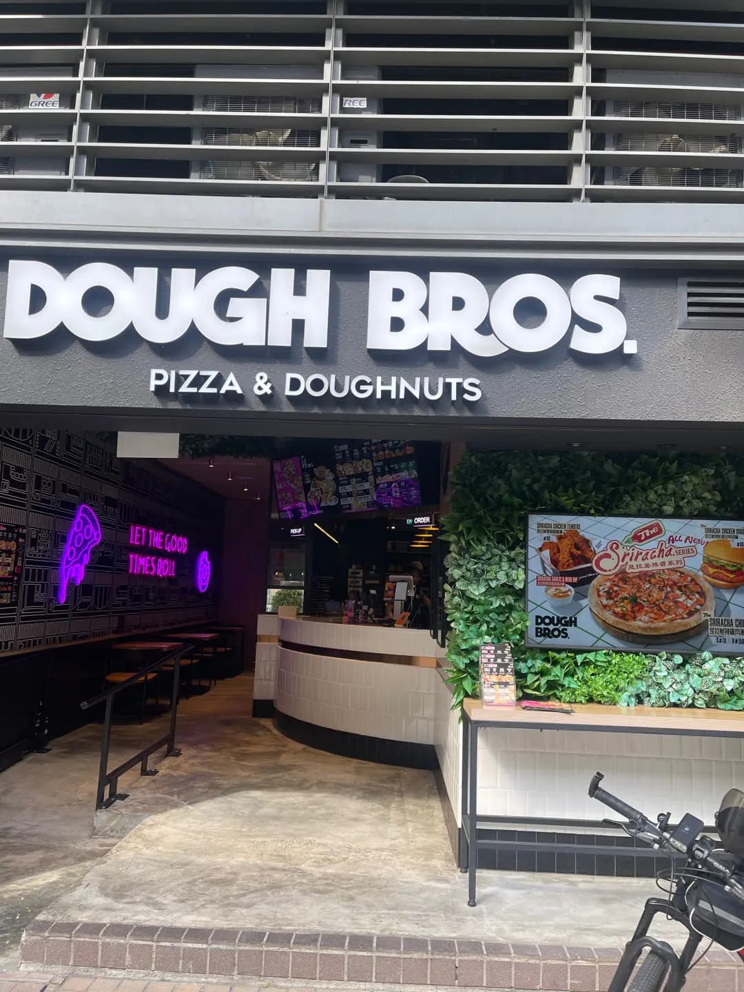 Dough Bros Pizza & Doughnuts (世宙商場) photo 4