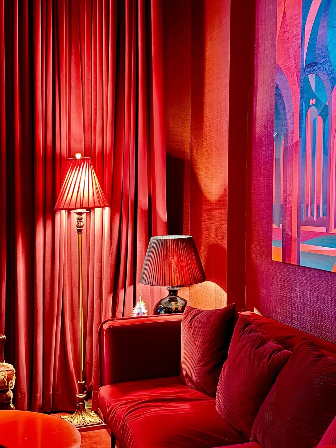 Red Room photo 7