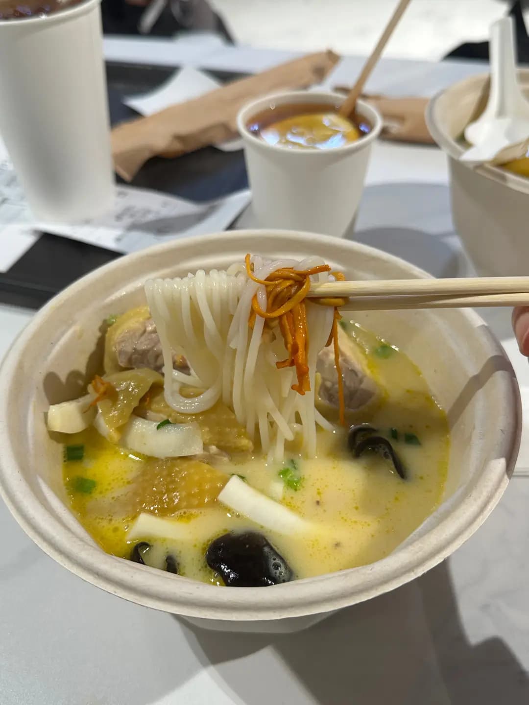 雞駅花膠雞米線專門店 photo 5