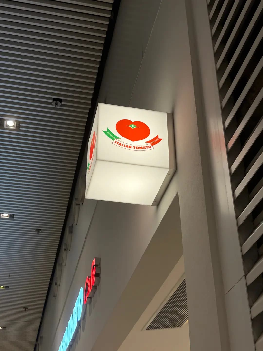 Italian Tomato Café photo 4