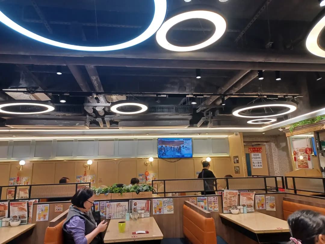 荷里活冰室 (麗閣商場) photo 5