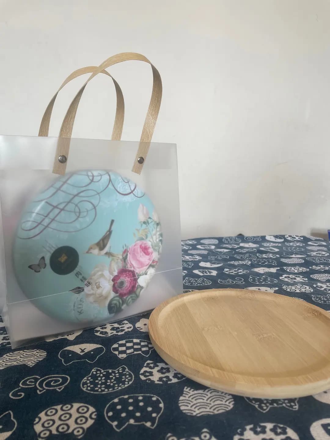 PRESENT photo 1
