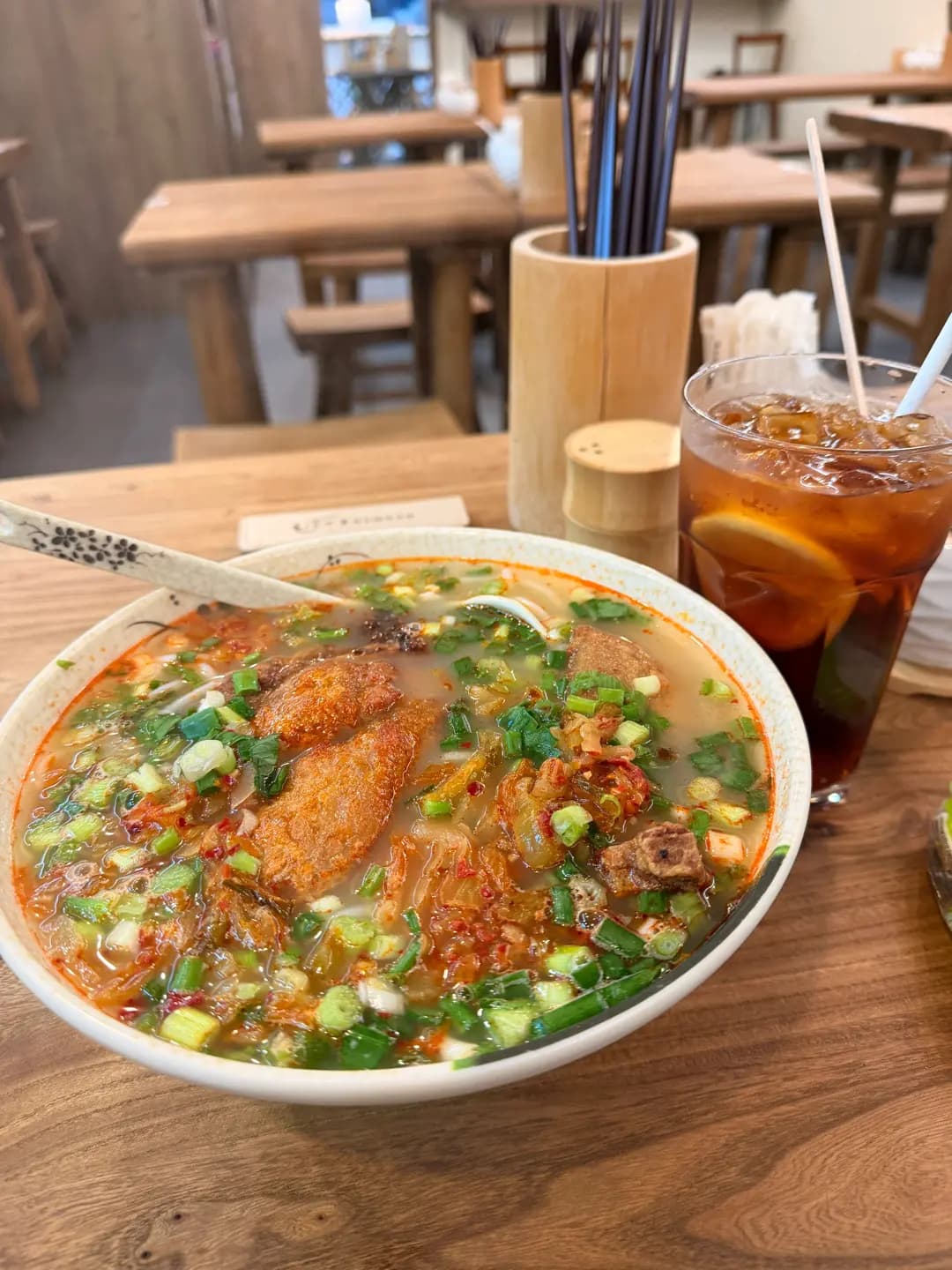 十里豬扒酸辣米線 (億利工業中心) photo 1