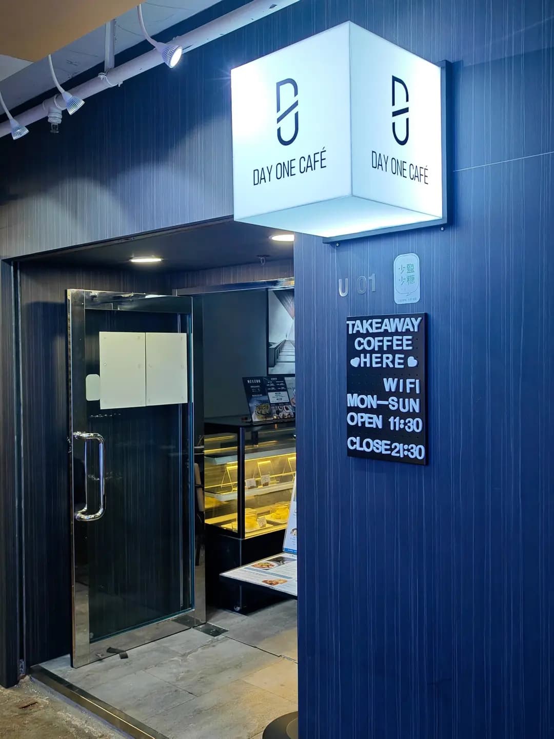 Day One Cafe (駱駝漆大廈第三座) photo 7