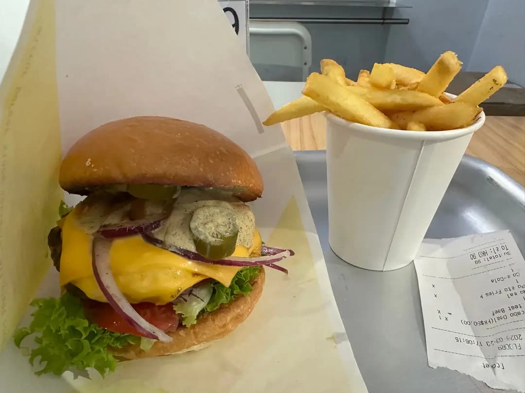 MIRROR BURGER (皇后大道西) photo 4