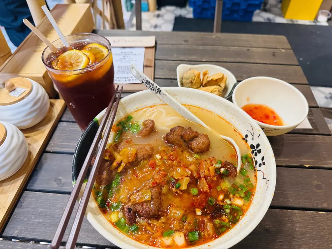 十里豬扒酸辣米線 (機利文新街) photo 2
