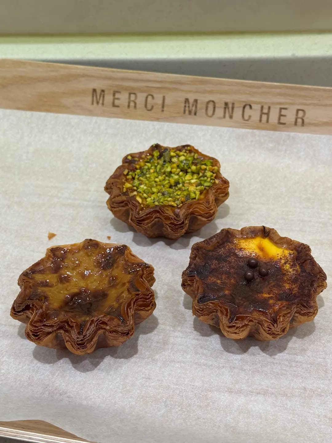 MERCI MONCHER photo 2
