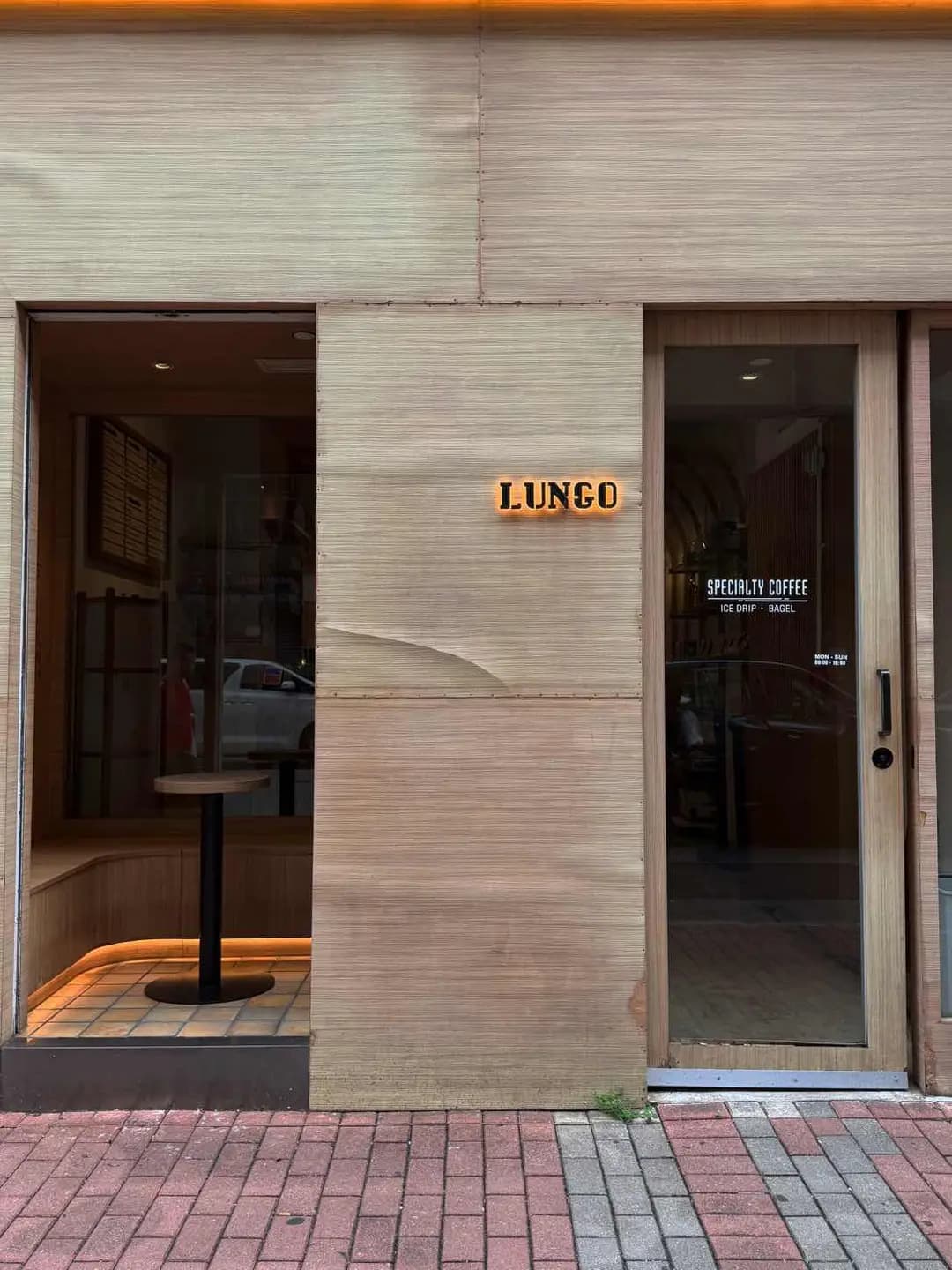 LUNGO photo 2