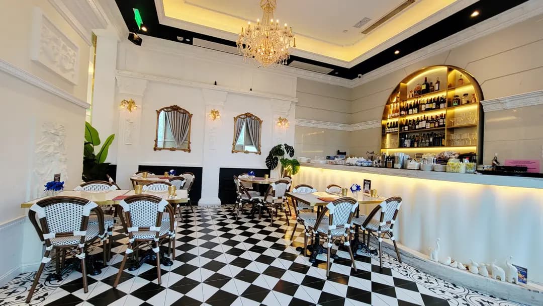 ROYAL INN photo 1